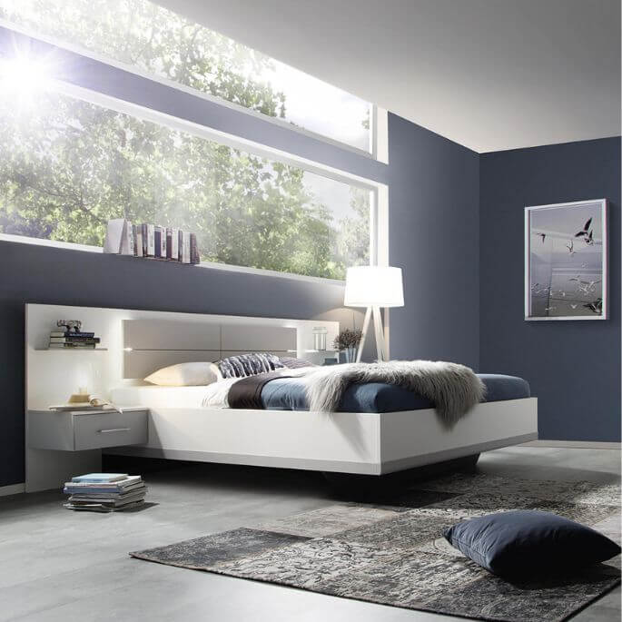 Lit adulte moderne avec chevets intégrés, blanc et gris